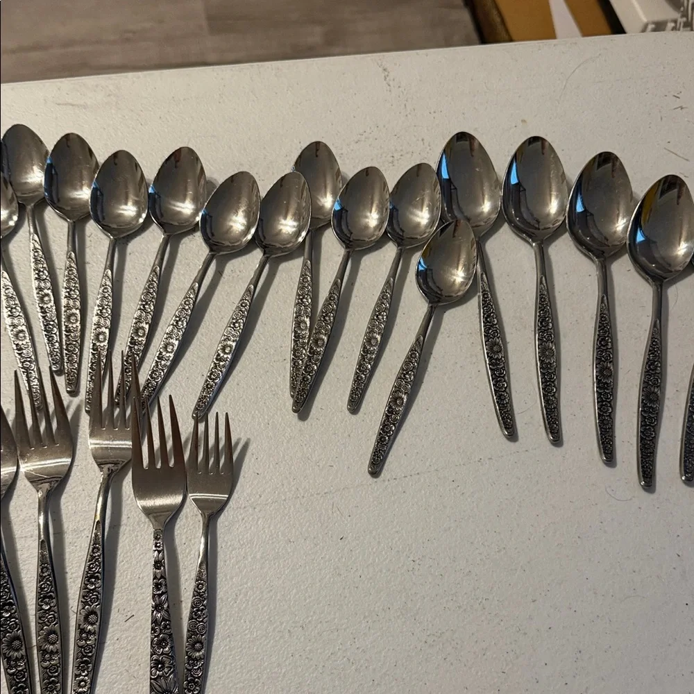 Vintage Floral-Pattern Stainless Flatware Set - Spoons, Forks & Knives - Silver